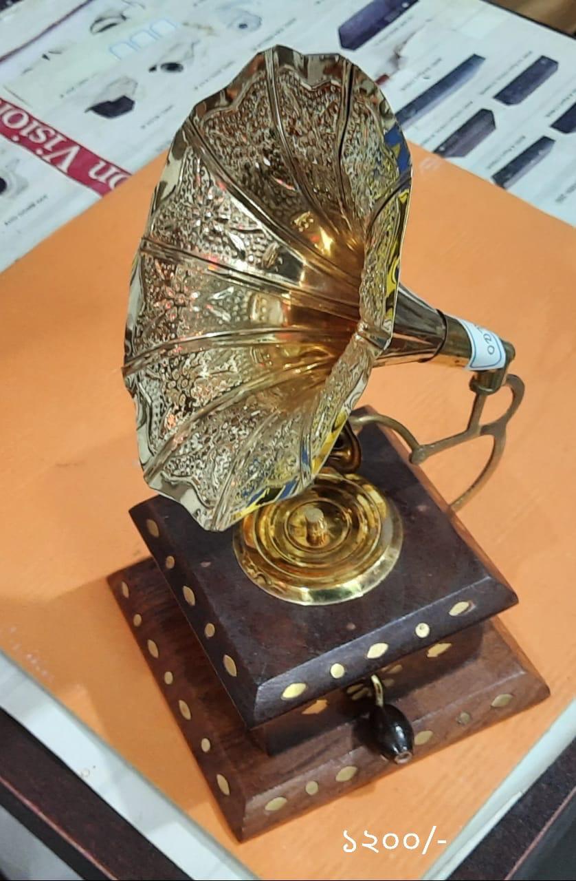 Gramophone Showpiece - Image 3